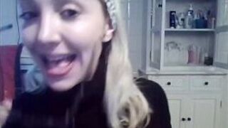 моя милая кузина стала шлюхой, известной во всем Интернете, иди и познакомься с ней, ты тоже - порно видео