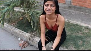 ПОВ КОЛУМБИЙСКАЯ ШЛЮХА ЗАНИМАЕТСЯ СЕКСОМ С НЕЗНАКОМЫМ ЗА ДЕНЬГИ ИСПАНСКОЕ ПОРНО - порно видео