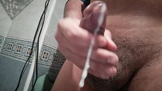 Мастурбирует - порно видео