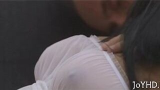 Молодая девушка возбуждена большим одноглазым монстром - порно видео