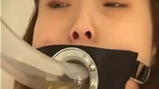 Японский раб ест с. на рабстве - порно видео
