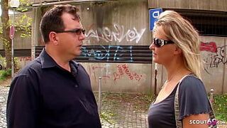 Зрелая немецкая домохозяйка изменяет со старым другом - порно видео