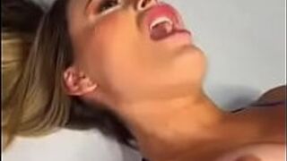 Андресса Урач и гном - порно видео