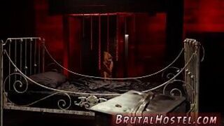 Шлифовка подростков хентай Каким-то образом бедной крохотной Джейд удается терпеть ее - порно видео